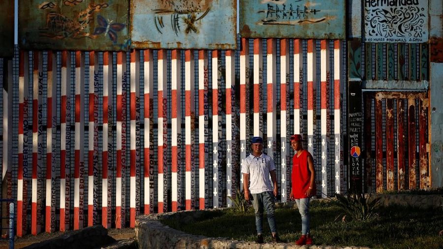 Banyak para pemuda karavan migran Amerika Tengah dalam perjalanan ke Amerika Serikat untuk melarikan diri dari kekerasan, kemiskinan dan pengangguran.