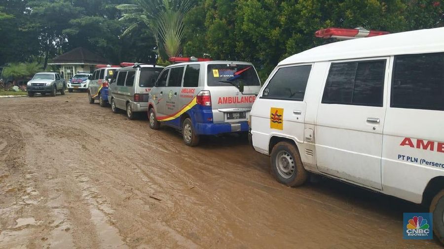 Tsunami yang menerjang pesisir Pandeglang dan Lampung tersebut juga menyebabkan korban jiwa dan kerugian fisik