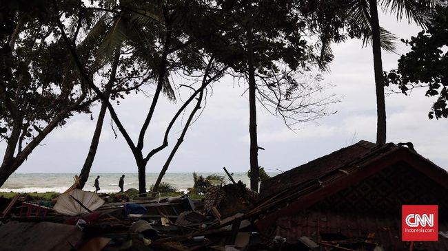 Menyusuri Kesuraman Pantai Barat Banten Usai Diamuk Tsunami