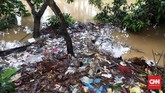 Ada sekitar 200 orang yang tinggal di RT04/03. Hampir semuanya kini mengungsi di Kantor Kecamatan Labuhan. (CNN Indonesia/Hesti Rika).