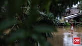 Mereka mengungsi karena mendapat kabar ada tsunami yang melanda Kampung Sambolo. (CNN Indonesia/Hesti Rika).