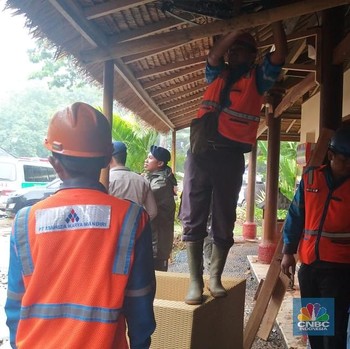 Petugas Terus Evakuasi Korban Jiwa Tsunami Selat Sunda