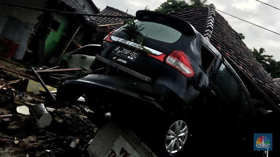 Jumlah korban akibat tsunami Selat Sunda bertambah menjadi 281 meninggal, 1.016 Luka-Luka, dan 57 orang hilang.