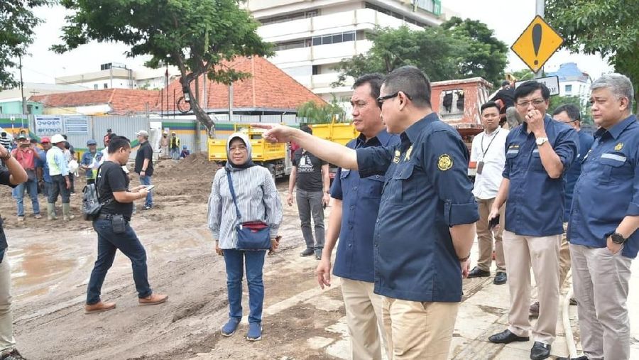 Jonan mengecek dan memastikan pasokan BBM dan listrik menyambut Hari Raya Natal 2018 dan Tahun Baru 2019.