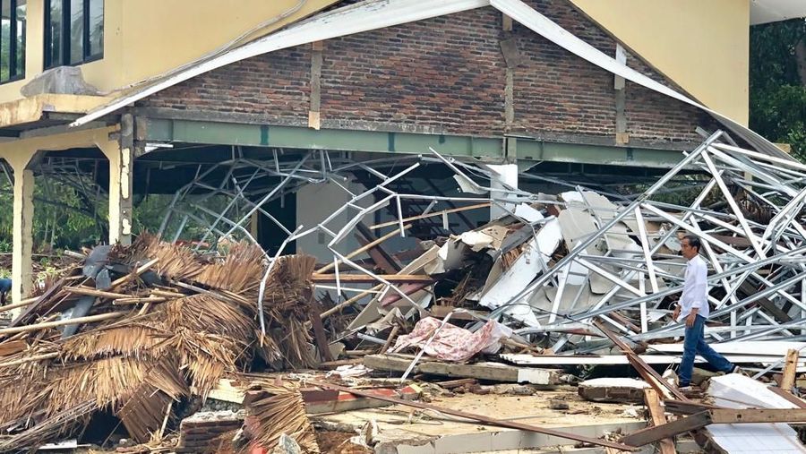 BNPB sebut korban tewas akibat tsunami Selat Sunda terus bertambah capai 429 jiwa. 