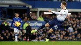 Pada menit ke-48 Tottenham Hotspur mencetak gol keempat melalui gol spektakuler Christian Eriksen yang melepaskan tendangan voli dari luar kotak penalti. (Reuters/Carl Recine)