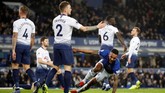 Everton sempat unggul lebih dulu setelah Theo Walcott mencetak gol pada menit ke-21 setelah menerima umpan tarik Dominic Calvert-Lewin. (Reuters/Carl Recine)