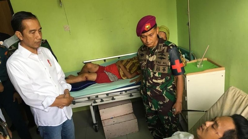 Jokowi melakukan pemantauan tsunami Selat Sunda dengan mengunjungi sejumlah lokasi, bertemu korban dan para pengungsi.