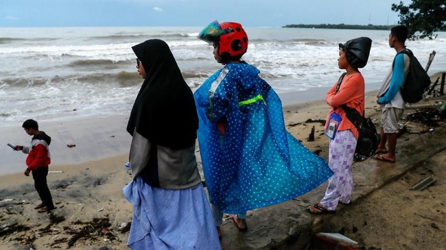 Foto Cerita Tersisa Dari Carita Yang Diterjang Tsunami