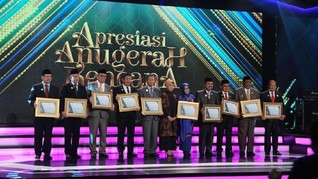 Daftar Daerah dan Gubernur Peraih Anugerah Kencana BKKBN
