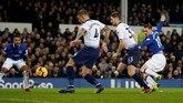 Babak kedua berjalan enam menit Everton berhasil memperkecil kedudukan lewat gol Gylfi Sigurdsson. Namun, keran gol Everton kemudian berhenti. (REUTERS/Andrew Yates)