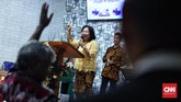 Pihak kepolisian wilayah Carita memberi imbauan kepada pihak gereja, namun tak memaksa pihak gereja untuk menghentikan ibadah. (CNN Indonesia/Hesti Rika)