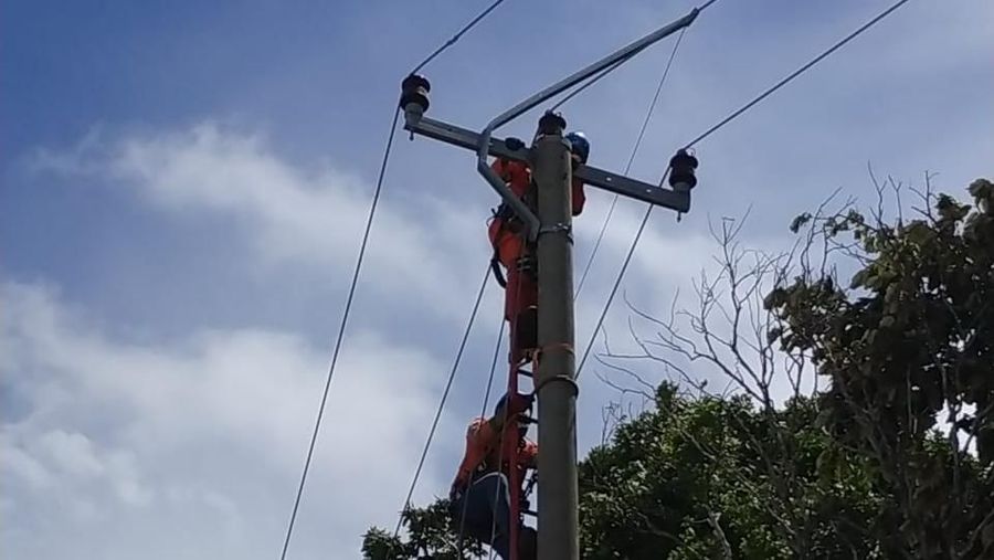 Di Pandeglang dan Banten hingga pkl 11.00 wib (25/12) PLN telah berhasil nyalakan 236 gardu dari 248 gardu distribusi yang padam.