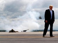 Trump Ngotot Bikin Tembok, PNS AS Cari Kerja Sampingan