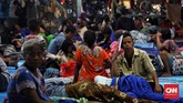 Banyak warga korban tsunami di kawasan Selat Sunda, pada Sabtu (22/12) malam yang mengalami trauma. (CNN Indonesia/Hesti Rika).