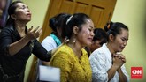 Ibadah Natal di Gereja tersebut dibuka dengan doa bagi seluruh korban maupun masyarakat yang terdampak tsunami Selat Sunda. (CNN Indonesia/Hesti Rika)