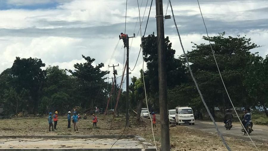 Di Pandeglang dan Banten hingga pkl 11.00 wib (25/12) PLN telah berhasil nyalakan 236 gardu dari 248 gardu distribusi yang padam.