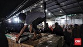 Mereka kini bergantung dari bantuan pemerintah dan penduduk untuk menyambung hidup, sebelum kembali beraktivitas normal. (CNN Indonesia/Hesti Rika).
