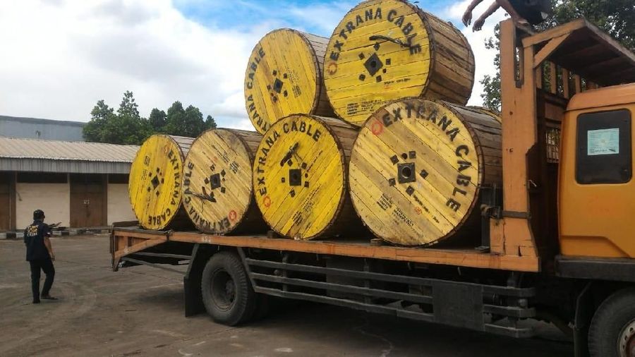 Di Pandeglang dan Banten hingga pkl 11.00 wib (25/12) PLN telah berhasil nyalakan 236 gardu dari 248 gardu distribusi yang padam.