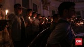 Umat kristiani mengikuti ibadah misa malam Natal di Gereja GPIB Immanuel, Jakarta, Senin, 24 Desember 2018. Perayaan Natal di Gereja GPIB Immanuel mengangkat tema Membangun Spiritualitas Damai Yang Menciptakan Pendamaian. (CNNIndonesia/Safir Makki)