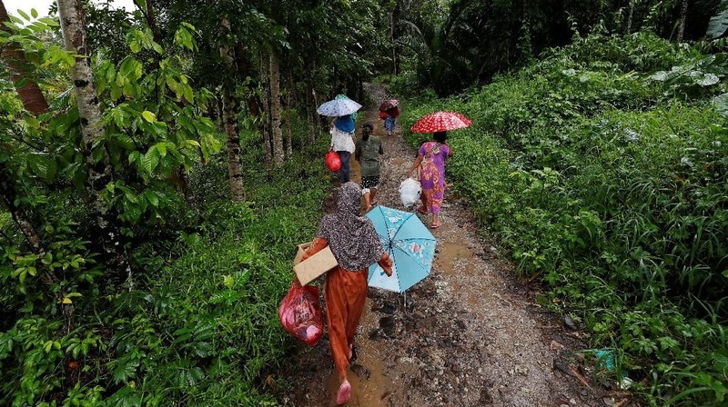 Kecamatan Sumur disebut lokasi yang paling parah terdampak tsunami tersebut. Ribuan orang harus mengungsi.