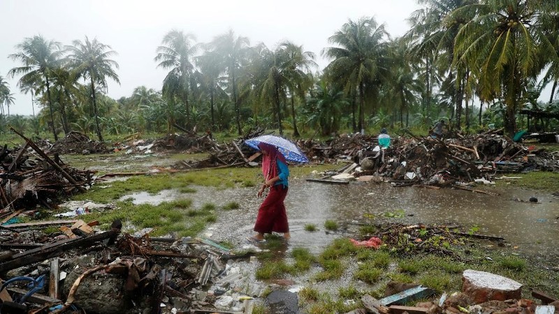 Tim pencarian dan penyelamatan memfokuskan diri di Kecamatan Sumur, dekat ujung barat daya Jawa.