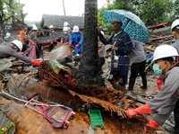 Hujan Deras tak Surutkan Evakuasi Korban Tsunami Selat Sunda