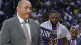 LeBron James bakal segera menjalani pemeriksaan cedera dengan pemindaian MRI untuk mengetahui cederanya. Namun, kemungkinan ia bakal absen dalam waktu cukup lama. (Credit: Kyle Terada-USA TODAY Sports)