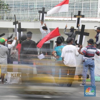 Puluhan Bekas Pekerja Freeport Seruduk Kedubes AS