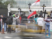 Puluhan Bekas Pekerja Freeport Seruduk Kedubes AS