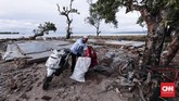 Desa Sumber Jaya, Kecamatan Sumur, Pandeglang, merupakan salah satu lokasi paling parah dan saat ini sudah bisa tembus, 26 Desember 2018. (CNNIndonesia/Safir Makki)