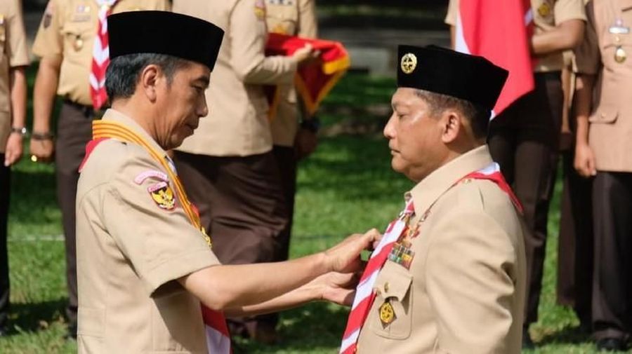 Presiden Joko Widodo (Jokowi) pada hari ini, Kamis (27/12/2018), melantik Budi Waseso sebagai Ketua Kwartir Nasional (Kwarnas) Gerakan Pramuka.