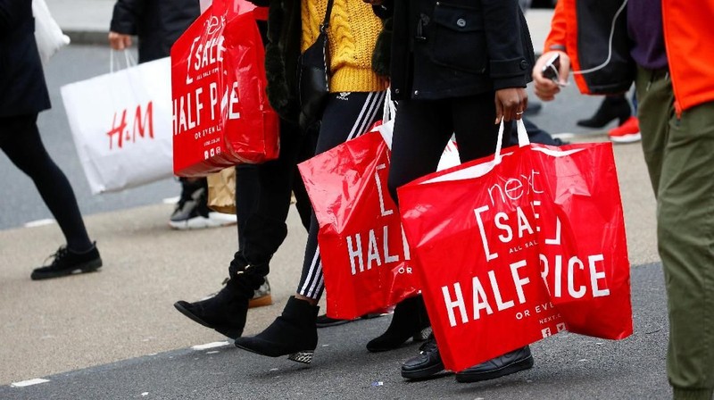 Pusat belanja Oxford Street di London mengalami peninggkatan 15 persen dari tahun ke tahun dan diperkirakan 50 juta pound ($ 63 juta)