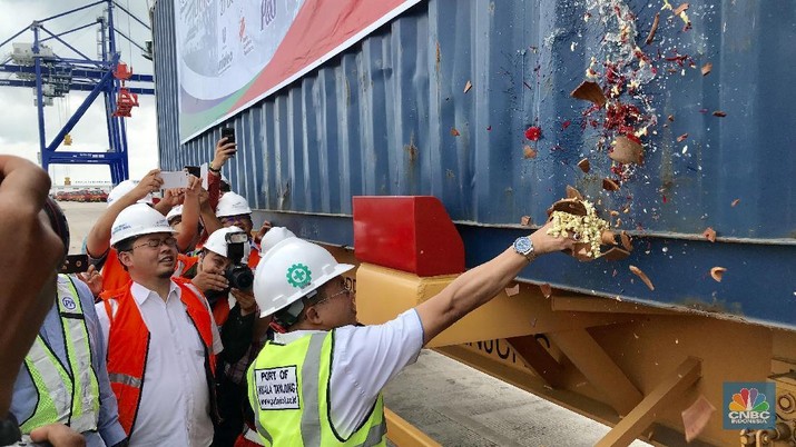 Kuala Tanjung Bisa Pangkas Waktu Ekspor Produk Indonesia Untuk produk perdana yang diekspor adalah produk turunan CPO berupa Lauric Acid, Soap, Fatty Acid, Fatty Alcohol, Glycerin.