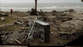 Indonesia Berduka, Tsunami Terjang Banten-Lampung