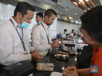 Prospek Ekonomi Bakal Cerah Tapi Warga RI Kok Lebih Pilih Nabung?