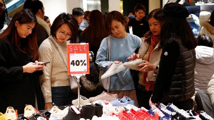 Pusat belanja Oxford Street di London mengalami peninggkatan 15 persen dari tahun ke tahun dan diperkirakan 50 juta pound ($ 63 juta)