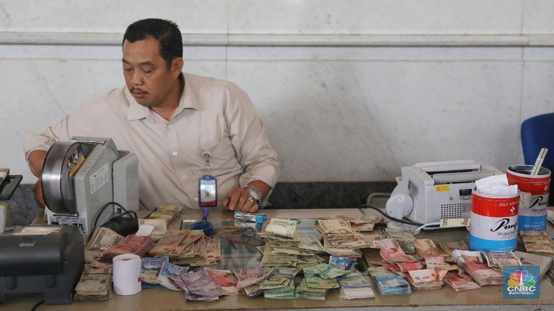 BI memberikan waktu kepada masyarakat untuk menukarkan empat pecahan uang kertas tahun emisi 1998 dan 1999 hingga 30 Desember 2018.