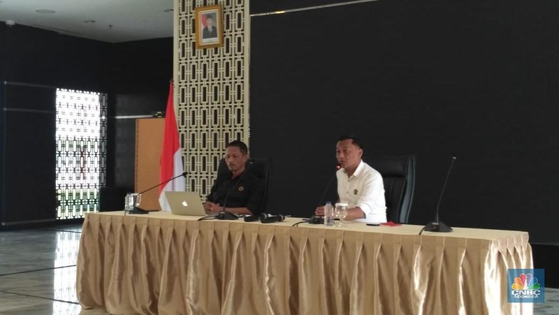 PVMBG merekomendasikan masyarakat dan wisatawan dilarang melakukan aktivitas di dalam radius 5 km dari puncak kawah.