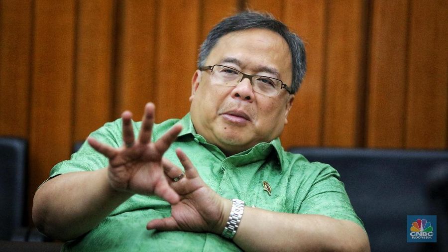 Menteri Perencanaan Pembangunan Nasional/Kepala Bappenas Bambang Brodjonegoro meminta agar penurunan pertumbuhan ekonomi Indonesia dicermati.