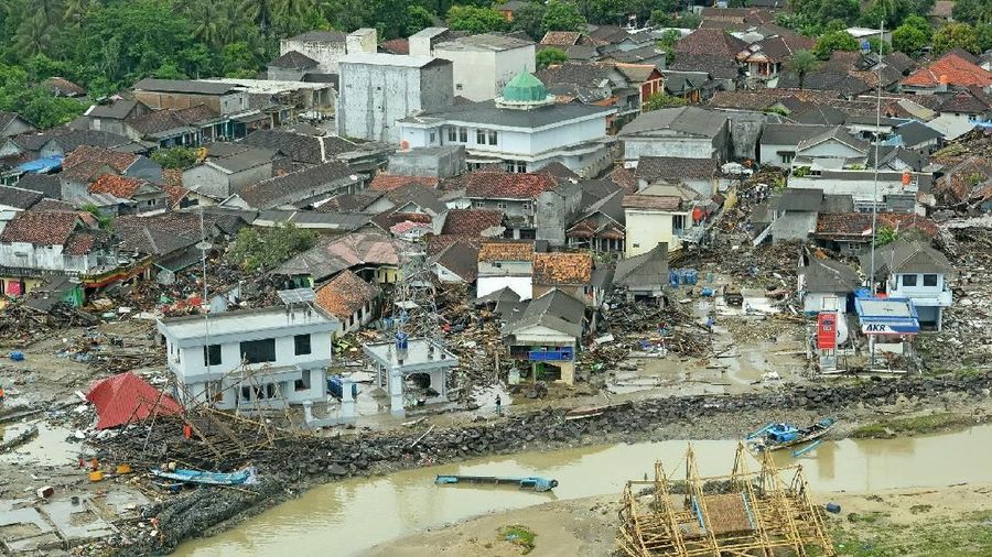 Sejumlah daerah rusak parah akibat diterjang tsunami Selat Sunda, Sabtu (22/12/2018).
