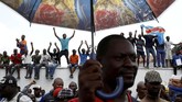 Pendukung Felix Tshisekedi, pemimpin partai oposisi utama di Kongo, UDPS, menghadiri ajang pemilihan umum di Kinshasha, Kongo. (REUTERS/Baz Ratner)