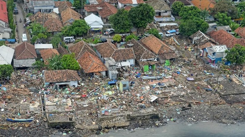 Sejumlah daerah rusak parah akibat diterjang tsunami Selat Sunda, Sabtu (22/12/2018).