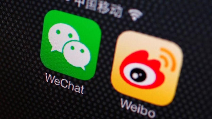 FILE PHOTO: Icons of WeChat and Weibo apps are seen on a smartphone in this picture illustration taken December 5, 2013. REUTERS/Petar Kujundzic/Illustration/File Photo