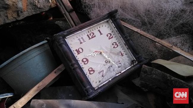 Jam 'Jadul' Saksi Bisu Terjangan Tsunami Lampung Selatan