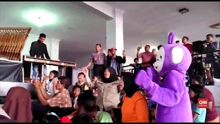 VIDEO: Panggung dan Teletubbies untuk Anak Korban Tsunami