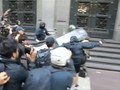 VIDEO: Pedemo Penembakan Mapuche 'Serang' Polisi di Santiago