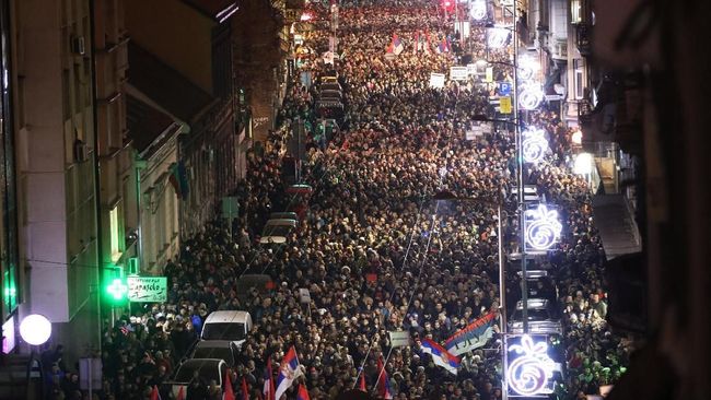 Lebih dari 10 Ribu Demonstran Tuntut Kebebasan Pers di Serbia
