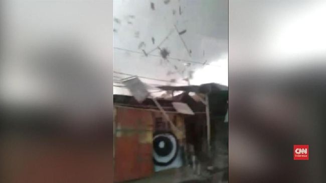 Teks Eksplanasi Angin Tornado Cari Pembahasannya