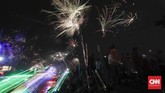 Pesta kembang api berlangsung selama 13 menit dan berlangsung di beberapa titik yakni Pantai carnaval, Danau Monumen, Pantai Festival dan Putri Duyung Ancol. (CNN Indonesia/Adhi Wicaksono)